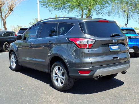 Used 2018 Ford Escape SE w/ SE Sync 3 Package FWD image 3