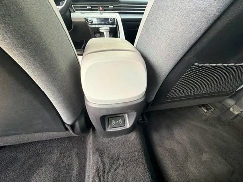 Used 2024 Hyundai Elantra Limited FWD image 16
