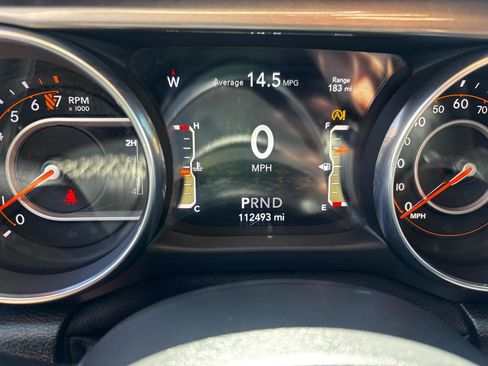 Used 2018 Jeep Wrangler Unlimited Sahara w/ Cold Weather Group AWD/4WD image 16
