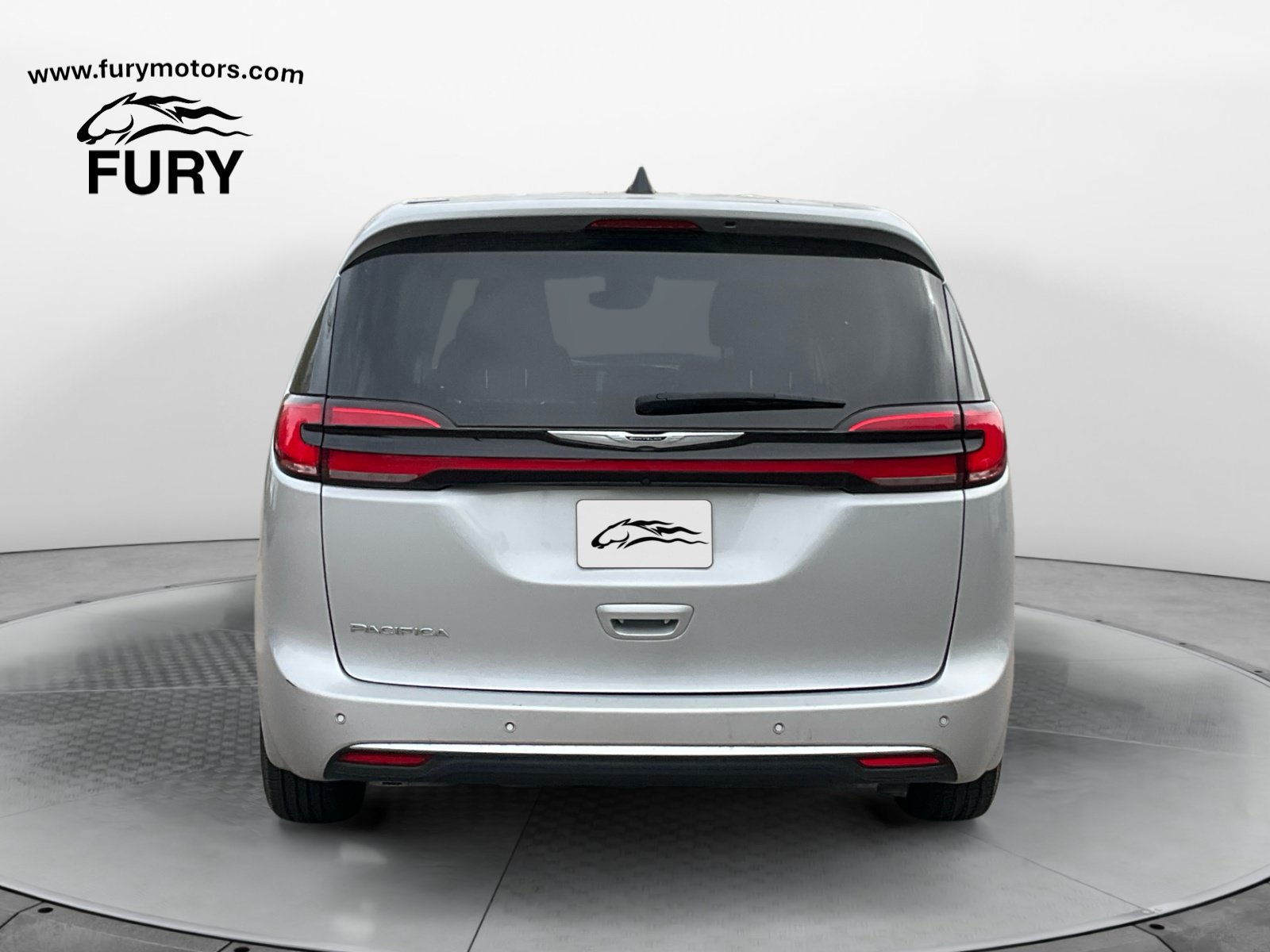 Used 2024 Chrysler Pacifica Touring-L FWD image 5
