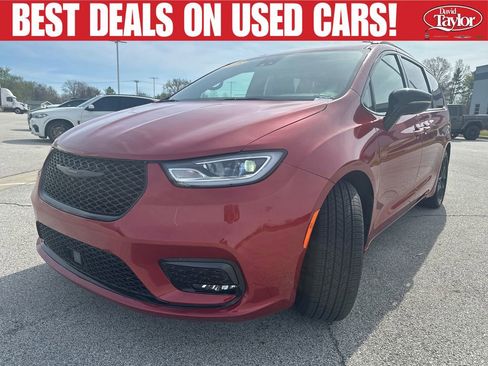 Used 2025 Chrysler Pacifica Limited FWD image 8