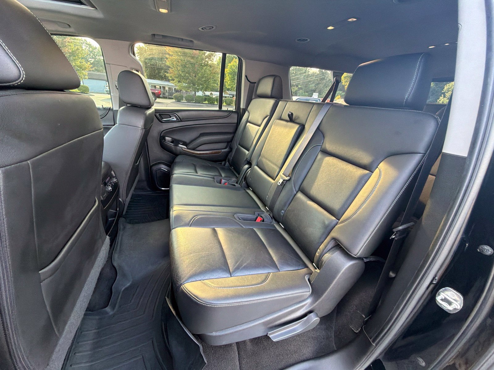 Used 2018 Chevrolet Suburban LT w/ Luxury Package AWD/4WD image 24