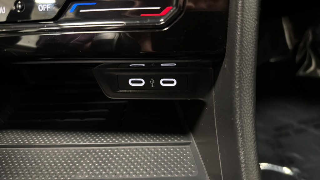 Certified 2025 Volkswagen Jetta SE FWD image 31