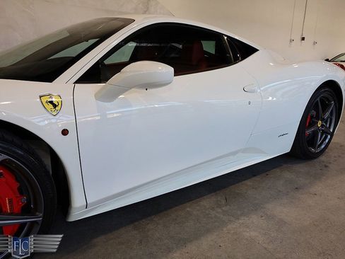Used 2014 Ferrari 458 Italia Coupe RWD image 10