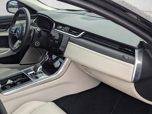Used 2022 Jaguar XF R-Dynamic SE image 24