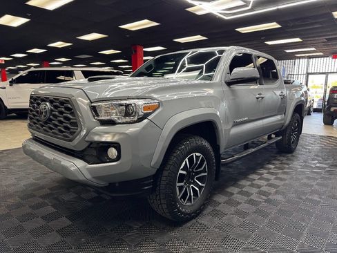 Used 2020 Toyota Tacoma TRD Sport w/ Technology Package image 6