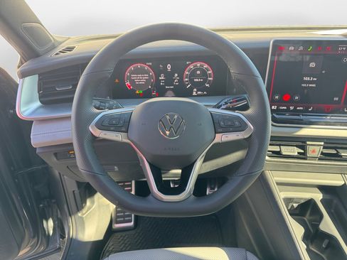 New 2026 Volkswagen Tiguan SE R-Line image 10