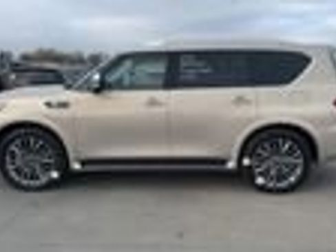 Used 2019 INFINITI QX80 Luxe w/ Proactive Package image 3