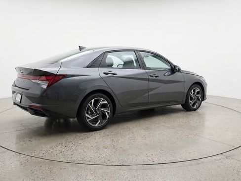 Used 2025 Hyundai Elantra SEL FWD image 9