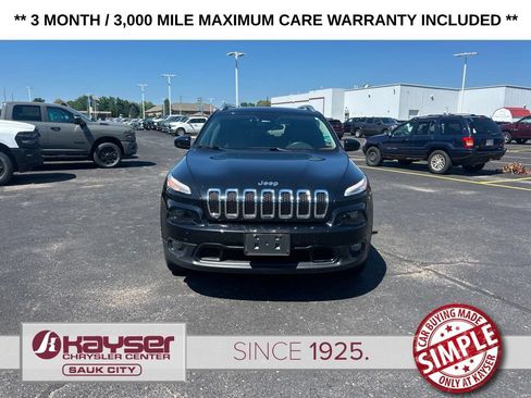 Used 2016 Jeep Cherokee Latitude w/ Cold Weather Group AWD/4WD image 3