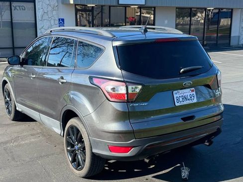 Used 2018 Ford Escape SE w/ SE Sport Appearance Package image 5