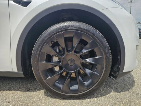 Used 2023 Tesla Model Y Long Range AWD/4WD image 30