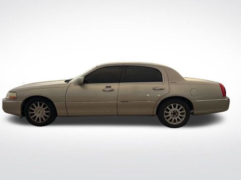 Used 2006 Lincoln Town Car Signature image 9