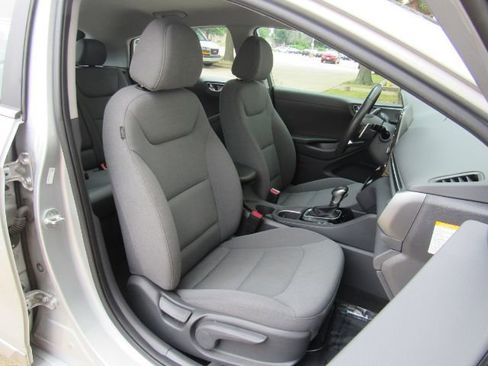 Used 2022 Hyundai Ioniq SE image 22