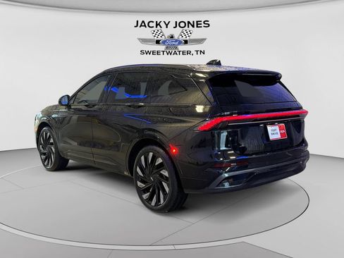 Used 2024 Lincoln Nautilus Reserve w/ Jet Appearance Package (87T) AWD/4WD image 3