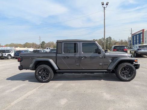 Used 2023 Jeep Gladiator Willys image 2