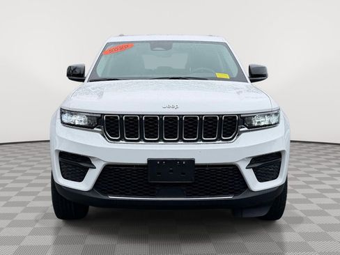Used 2023 Jeep Grand Cherokee Laredo AWD/4WD image 2