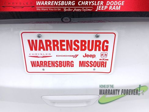 Used 2023 Chrysler Pacifica Touring-L image 33