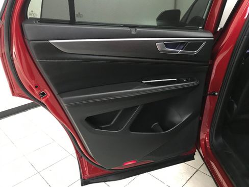Used 2025 Volkswagen Atlas Cross Sport SE w/ Panoramic Sunroof Package AWD/4WD image 10