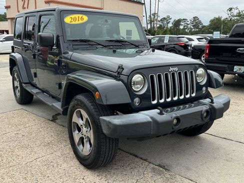 Used 2016 Jeep Wrangler Unlimited Sahara w/ Max Tow Package AWD/4WD image 3
