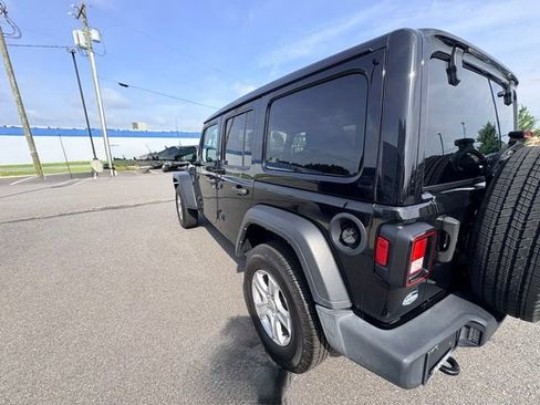 Used 2022 Jeep Wrangler Unlimited Sport w/ Sun And Sound Package AWD/4WD image 3