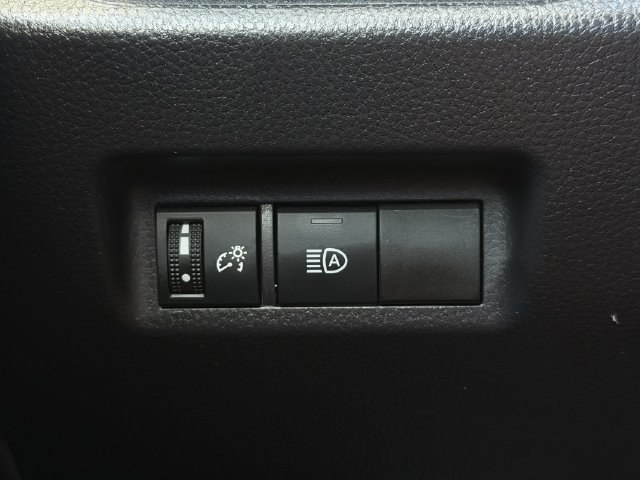 Used 2025 Toyota RAV4 LE FWD image 21