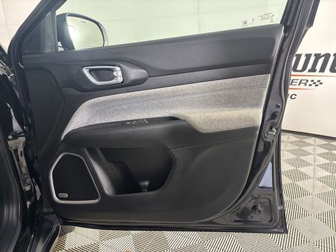 Used 2025 Jeep Compass Latitude w/ Sun & Sound Group image 25