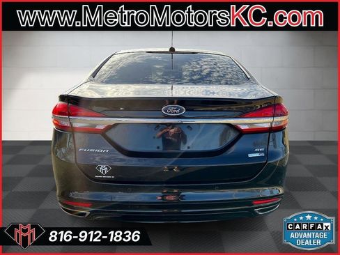 Used 2018 Ford Fusion SE w/ Fusion SE Technology Package image 4