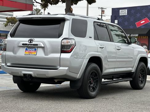 Used 2022 Toyota 4Runner SR5 Premium w/ Moonroof Package RWD image 4