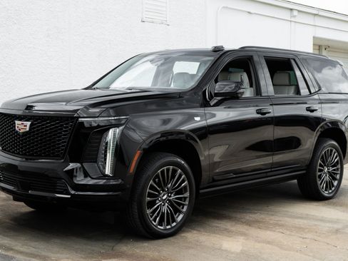 Used 2026 Cadillac Escalade Platinum Sport w/ LPO, Floor Liner Package AWD/4WD image 9