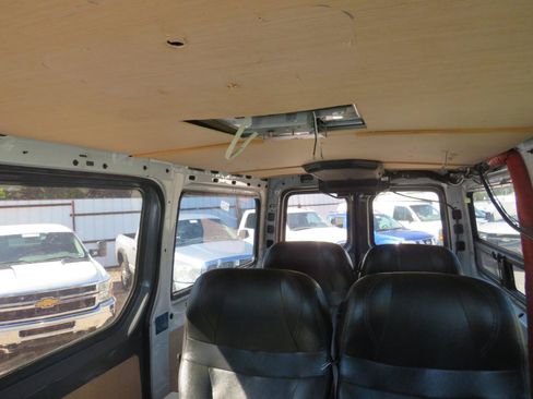 Used 2010 Freightliner Sprinter 2500 RWD image 12