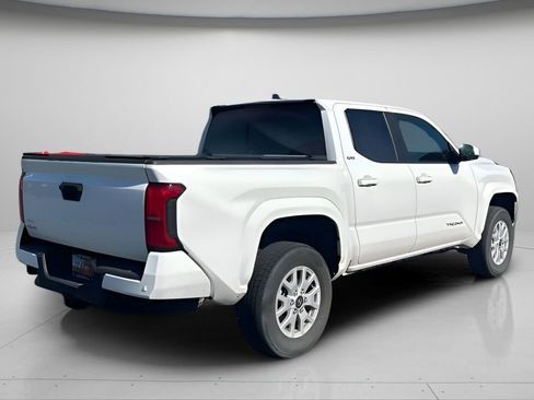Used 2025 Toyota Tacoma SR5 AWD/4WD image 5