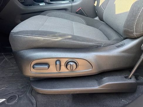 Used 2023 Chevrolet Traverse LT FWD image 12