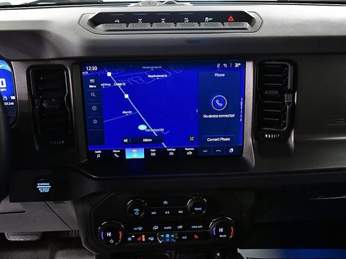 Used 2025 Ford Bronco Badlands image 25