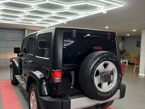 Used 2012 Jeep Wrangler Unlimited Sahara w/ Dual Top Group AWD/4WD image 5