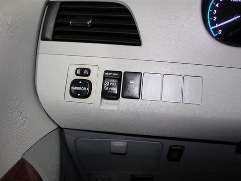 Used 2014 Toyota Sienna XLE AWD/4WD image 24