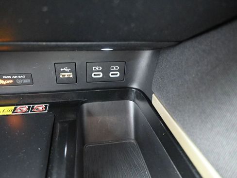 Used 2025 Toyota Camry LE image 30