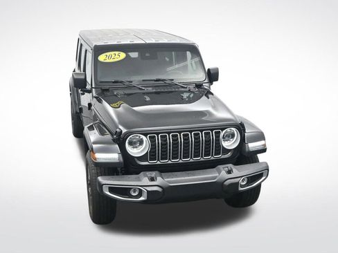 Used 2025 Jeep Wrangler Unlimited Sahara AWD/4WD image 25