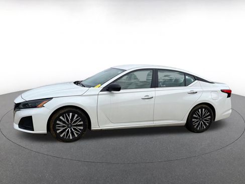 Used 2025 Nissan Altima 2.5 SV image 8