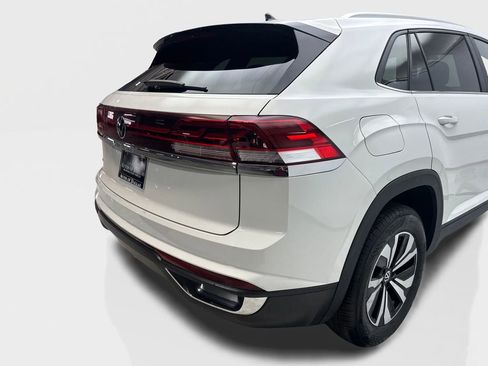 Used 2024 Volkswagen Atlas Cross Sport SE image 18