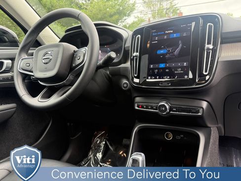Certified 2023 Volvo XC40 B5 Ultimate w/ Protection Package Premier AWD/4WD image 32