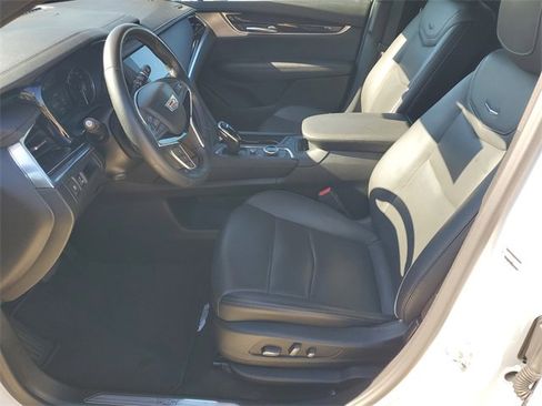Used 2025 Cadillac XT5 Premium Luxury image 5