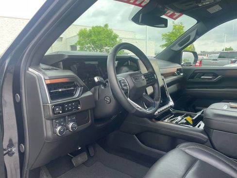 Used 2025 GMC Yukon Denali AWD/4WD image 10