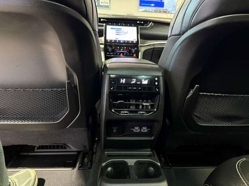 Used 2024 Jeep Grand Cherokee L Limited w/ Luxury Tech Group II AWD/4WD image 38