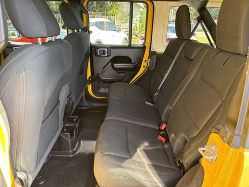 Used 2020 Jeep Wrangler Unlimited Willys image 10