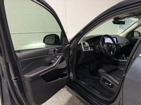 Used 2021 BMW X7 xDrive40i w/ Premium Package AWD/4WD image 9