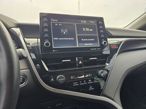 Used 2022 Toyota Camry XLE image 25