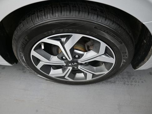 Used 2021 Kia Forte LXS FWD image 9