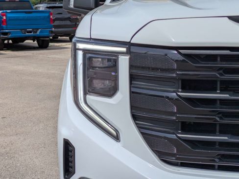 Used 2022 GMC Sierra 1500 Elevation w/ Elevation Premium Package AWD/4WD image 10