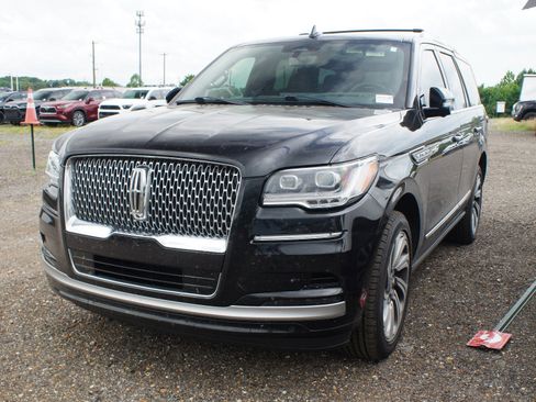 Used 2022 Lincoln Navigator Reserve AWD/4WD image 1